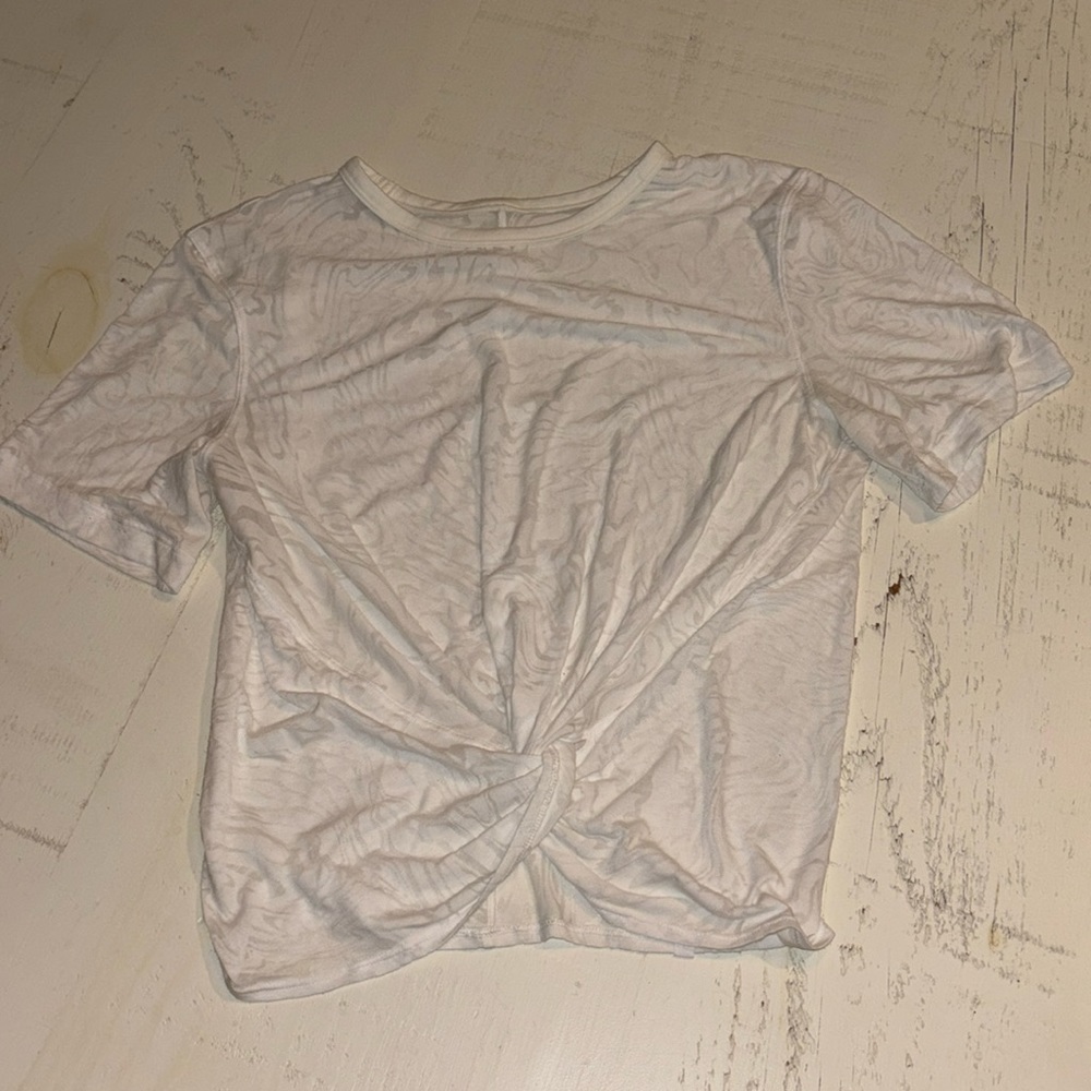 Lululemon tee. Size 8